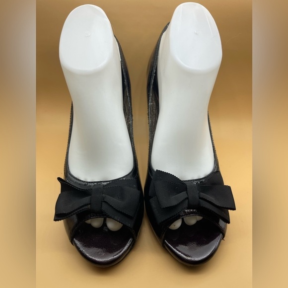 Sofft Women's Sz 9.5M Purple Patent Leather Peep Toe Heels Black Bows, Preowned - Picture 2 of 14